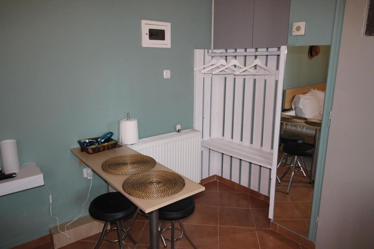 Markópoulon Pikinas Studios Near Ath Airport מראה חיצוני תמונה